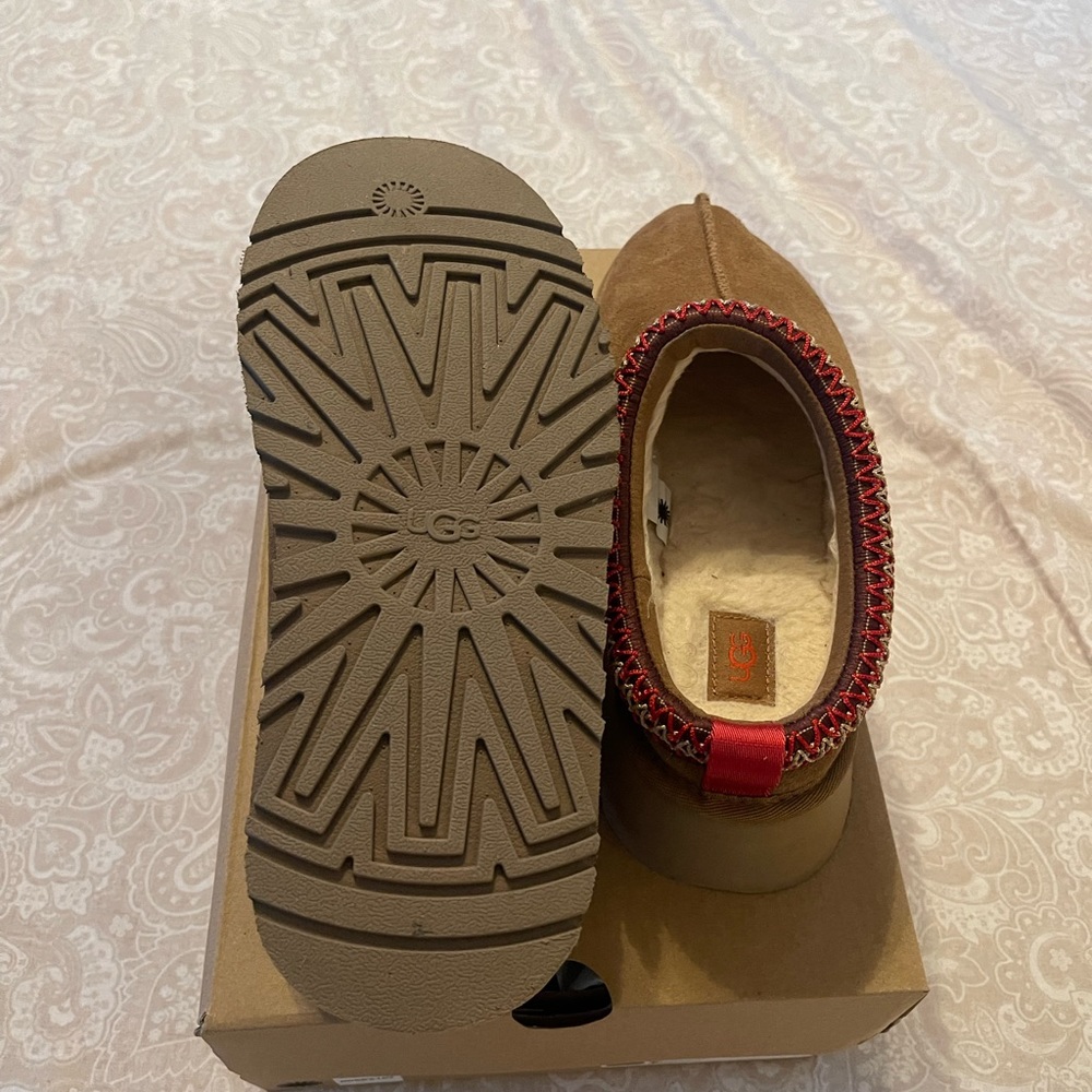 Ugg Slipper - image 4